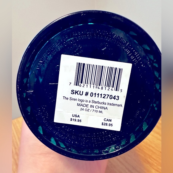 BNWT Starbucks Venti Holiday Limited Edition Jeweled Green Tumbler - Picture 2 of 3